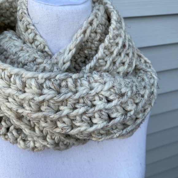 Tarcie Knitwear handmade infinity scarf in Wheat - Picture 2 of 4